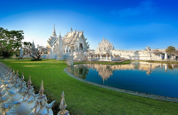 Chiang-Rai-Wat-Rong-Khun-139PO-808x524.jpg